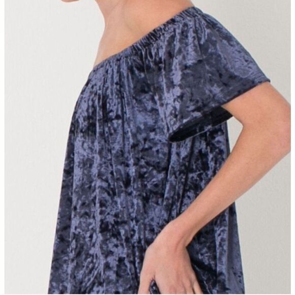 Sadie and Sage Velvet Off The Shoulder Top Blue Size M - Picture 2 of 11